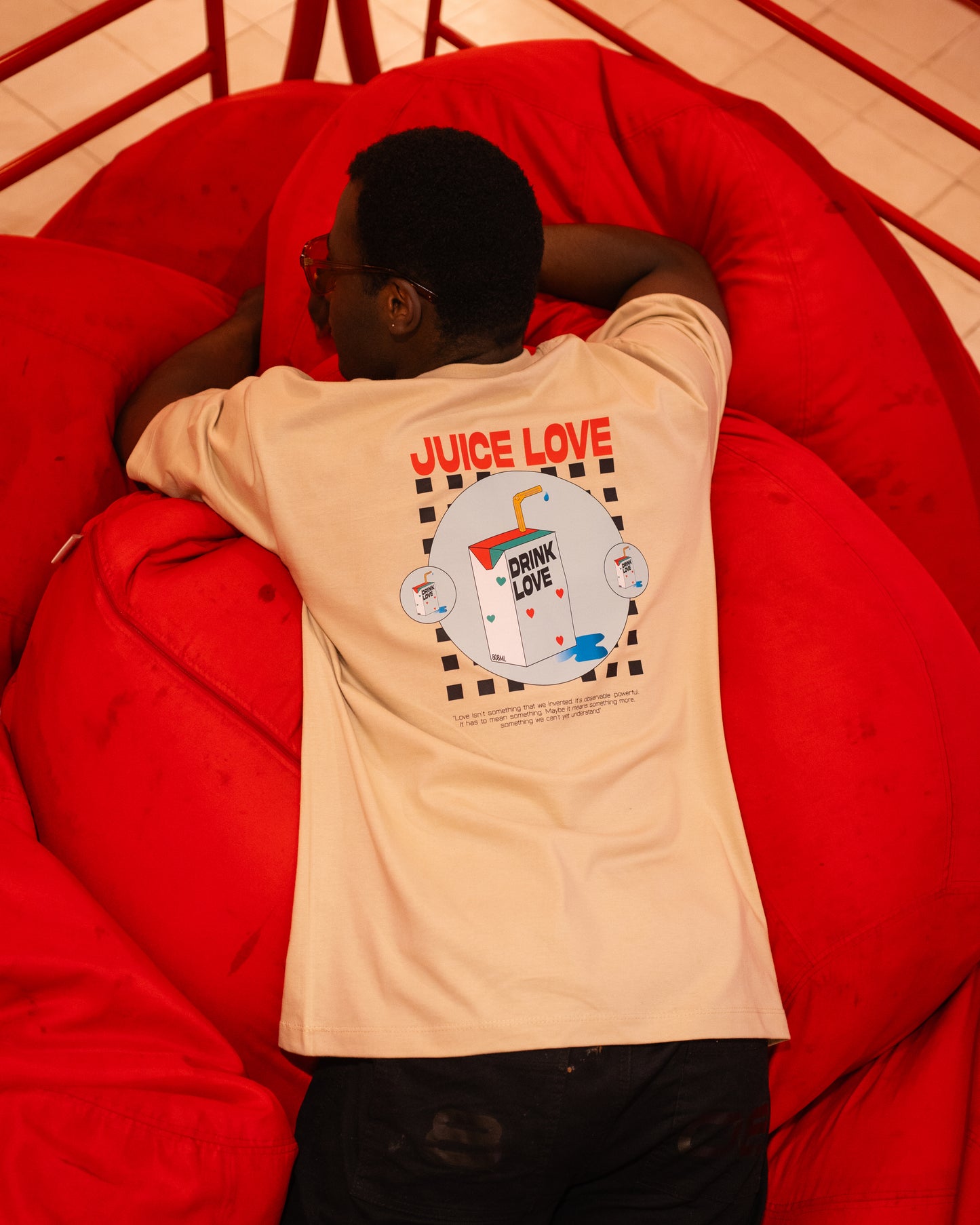 CAMISETA DRINK LOVE - BEIGE